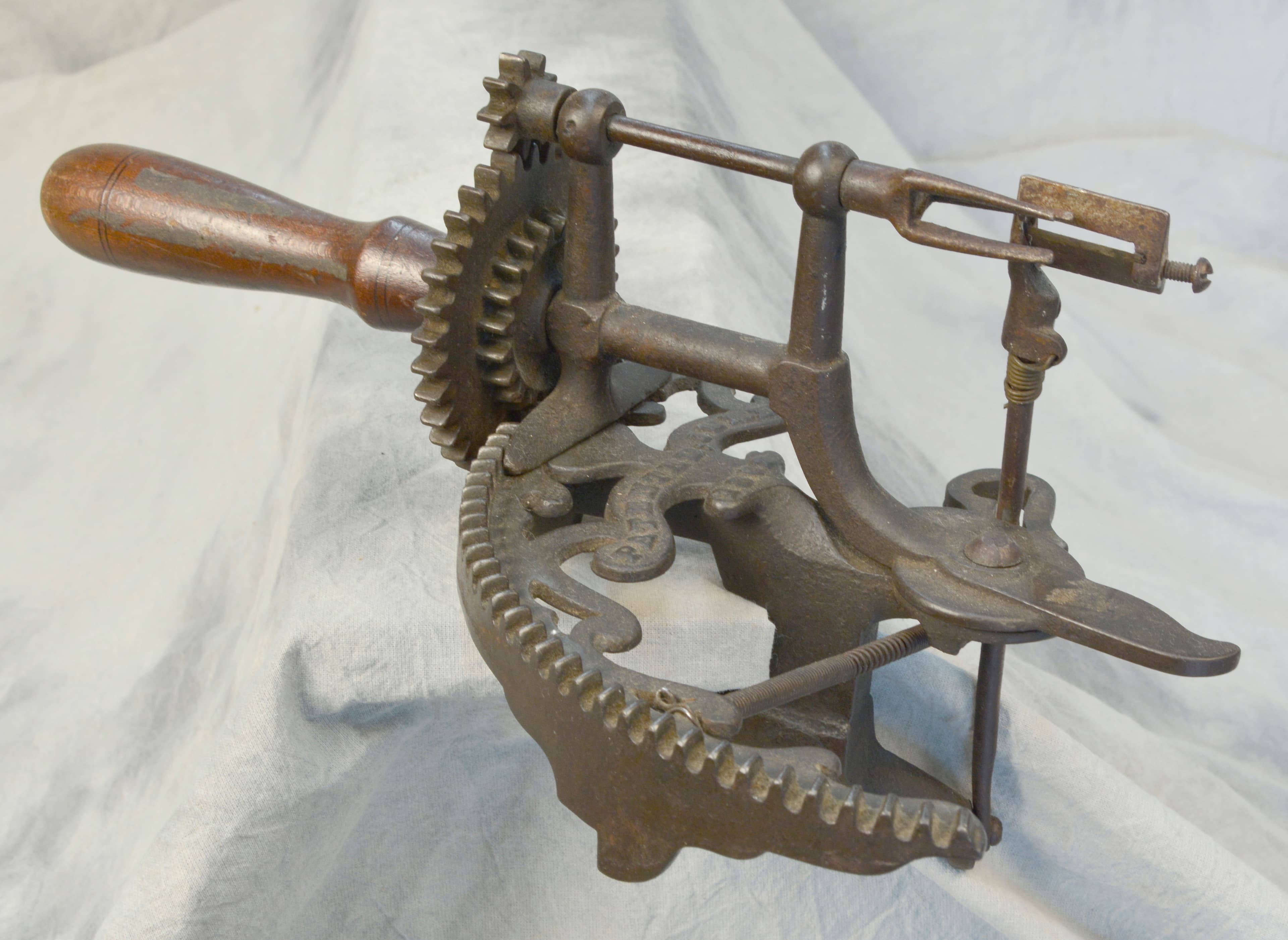 White Arc 1862 Apple Peeler